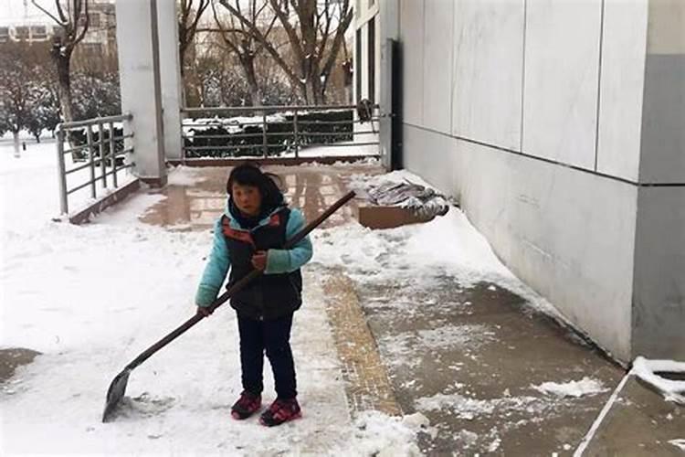 梦见拿铁锹铲冰雪