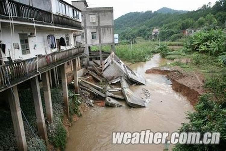 做梦梦到刮大风下大雨房屋倒塌