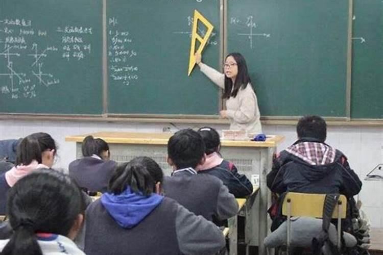 梦见漂亮的女老师生了丑闺女啥意思呀