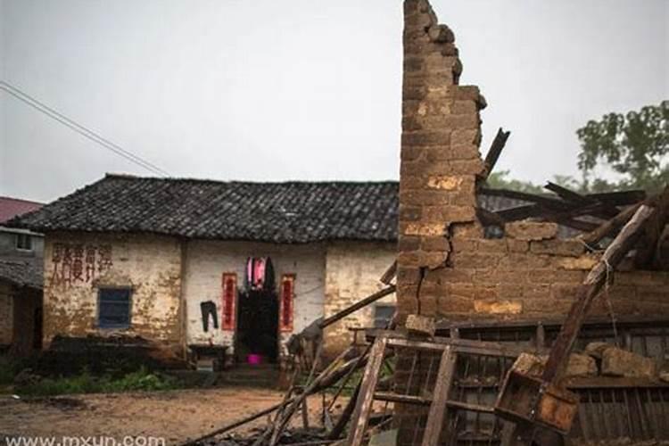 女人鼠蛇犯太岁带什么好