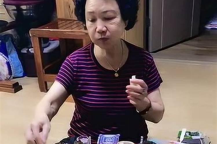 梦见很多人吃死人饭菜好不好