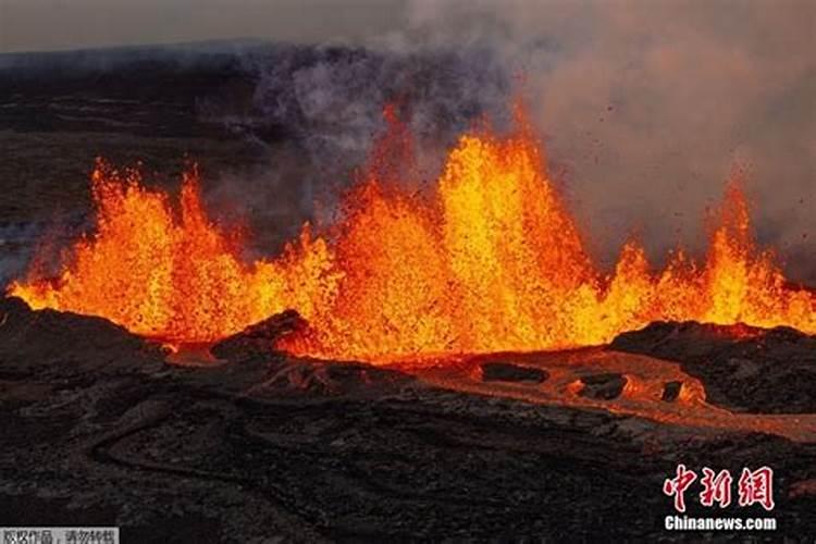 梦见黑色岩浆喷发