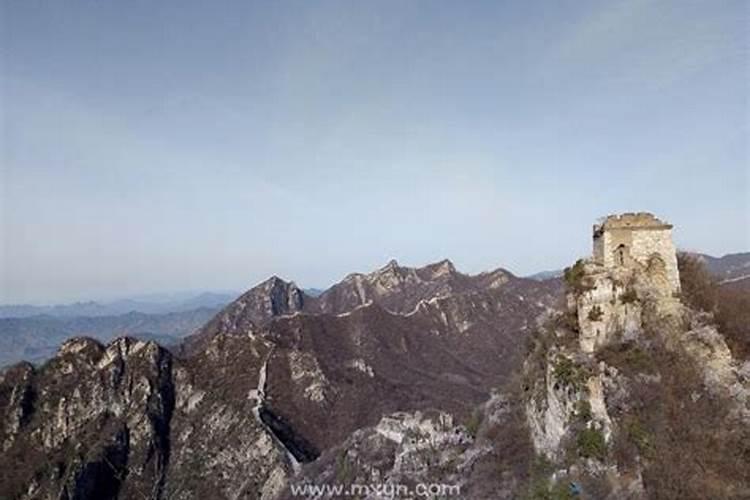 梦见到处都发大水无路可逃