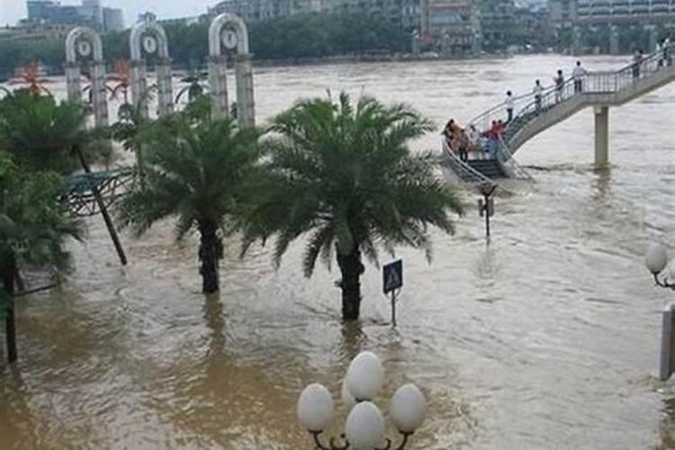 做梦梦到发洪水下大雨好不好