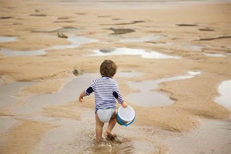 梦见别人家的小孩掉河里淹死了是什么意思