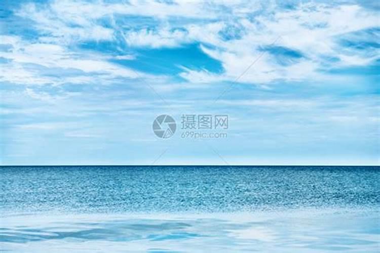 梦见特别清澈的大海在流水