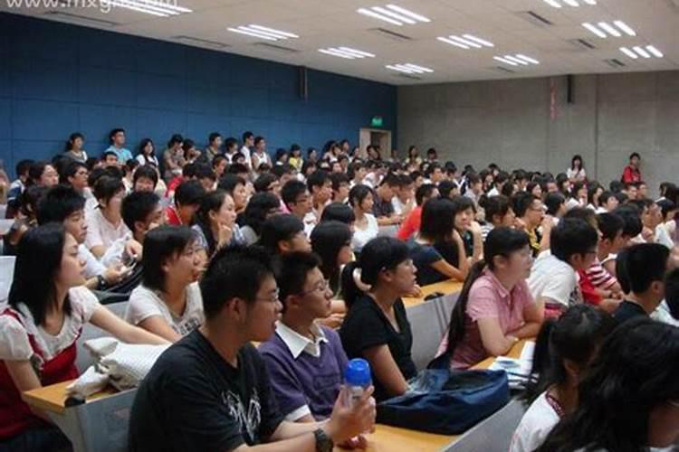 梦到回学校遇到老同学了