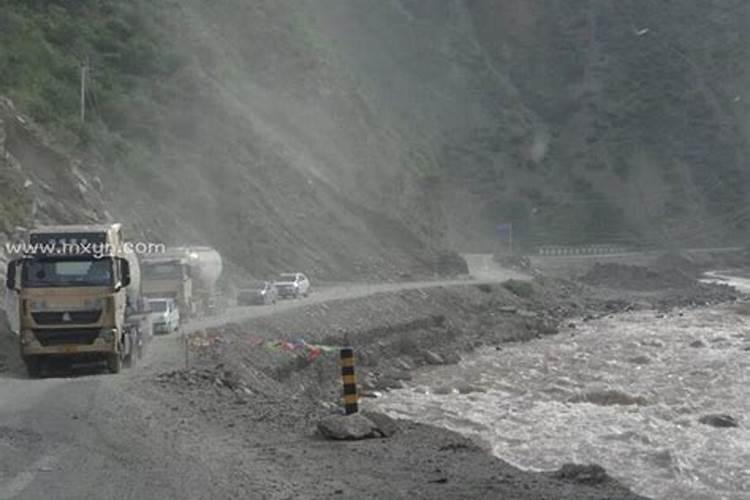 梦见开车路难行