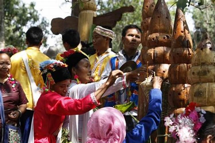 云南清明节上山祭祖