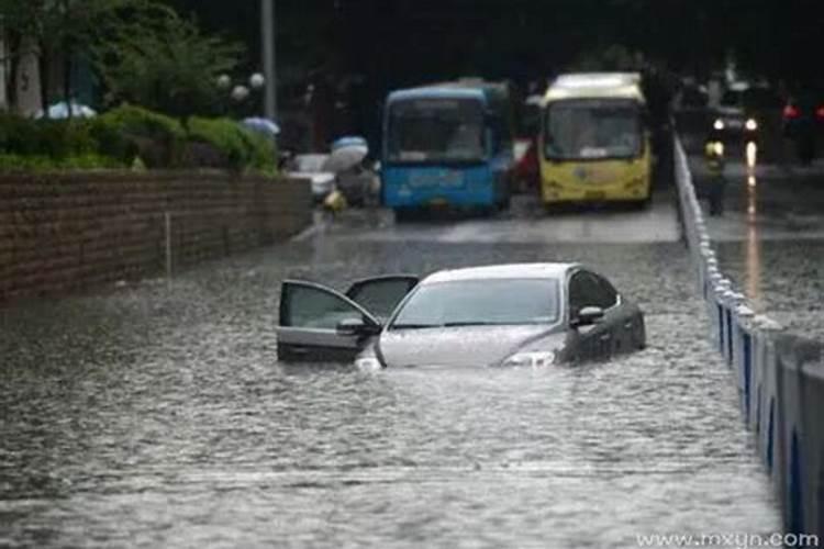 梦见洪水冲走了人怎么回事周公解梦